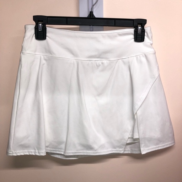 All white skort with slit Size M - Picture 1 of 4